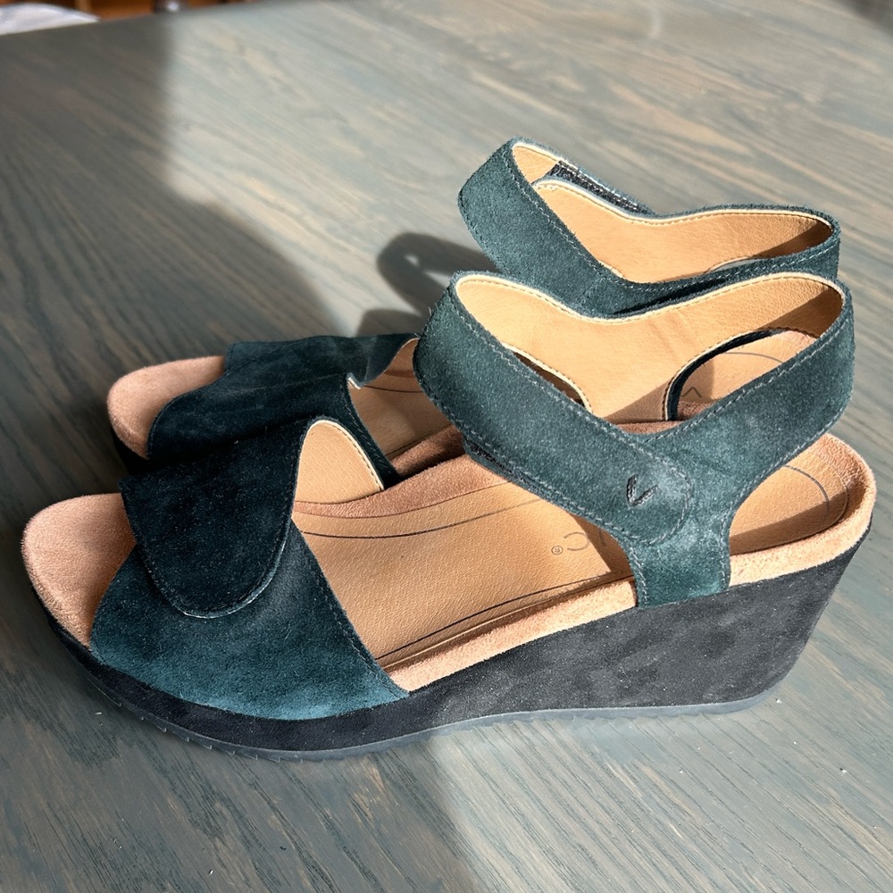 Vionic wedge sandal